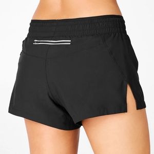 Breathe Run SHORT - Black / Reflective Silver